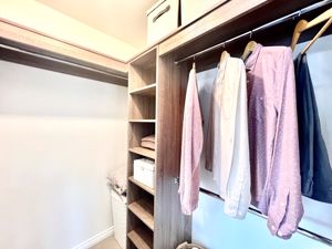Walk In Wardrobe- click for photo gallery